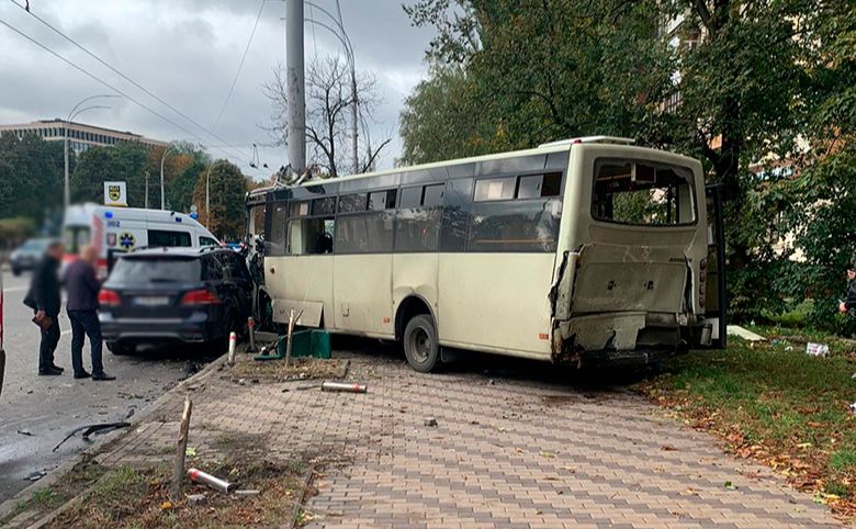 ДТП трапилася близько 19 вересня на перетині Повітрофлотського проспекту та вулиці Преображенської. Фото: Поліція Києва