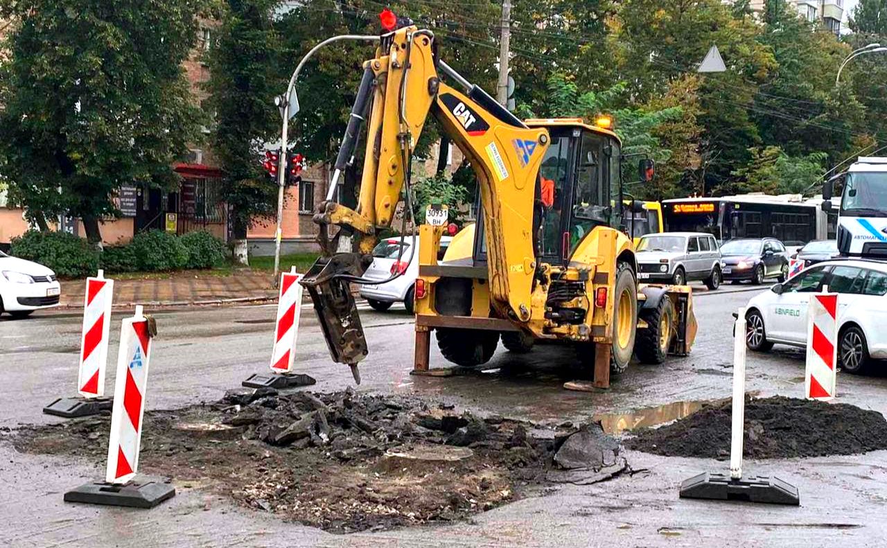 Фрезарування асфальту на вулиці Щербаківського. Фото: КМДА