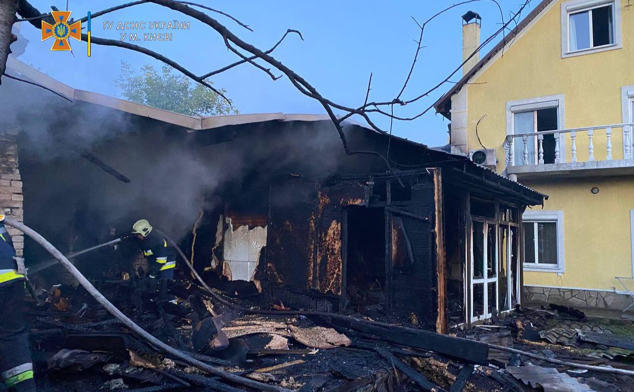 На місці працювали 13 рятувальників. Фото: ДСНС