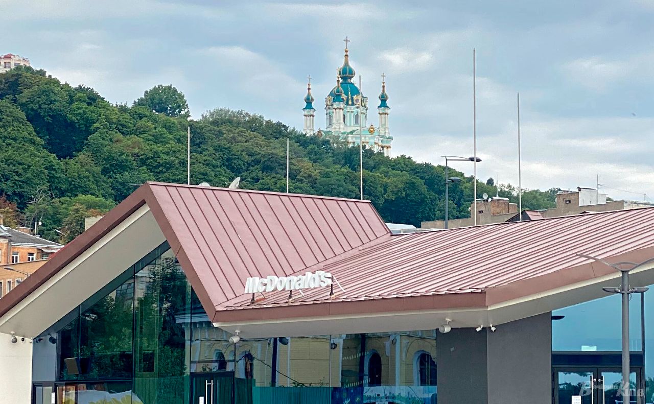 Мережа починає поступово відновлювати роботу в Києві. Фото: Даша Гришина