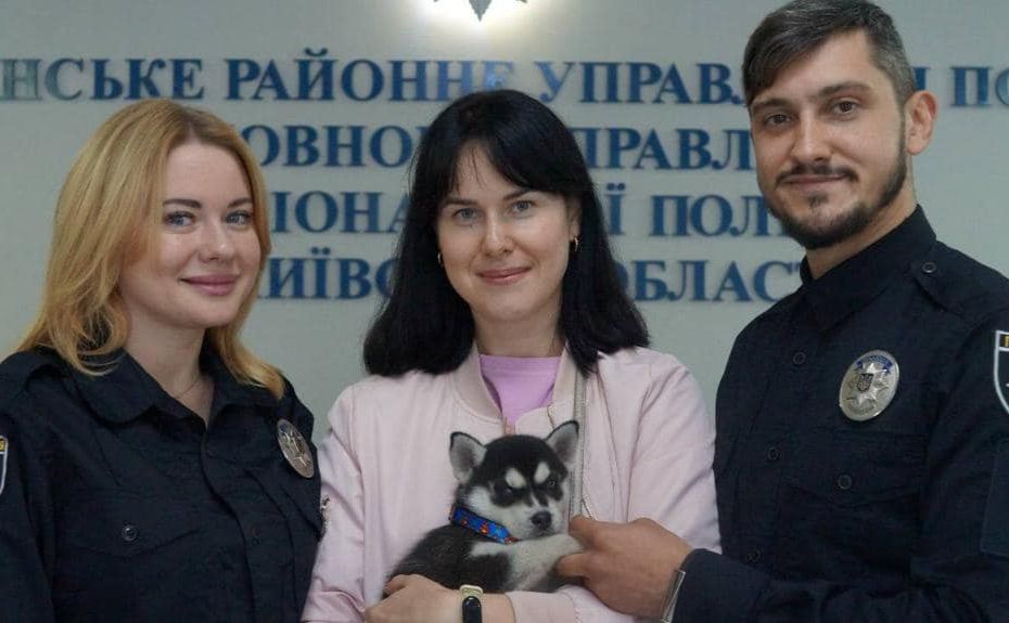 Поліцейське цуценя тепер має власне ім’я й турботливу сім’ю. Фото: Поліція Київської області