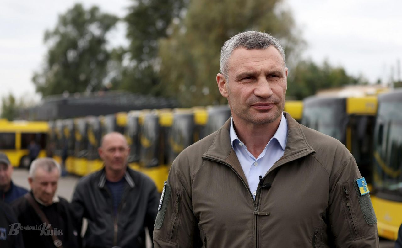 Віталій Кличко прокоментував рішення щодо зупинки громадського транспорту під час повітряної тривоги. Фото: Борис Корпусенко