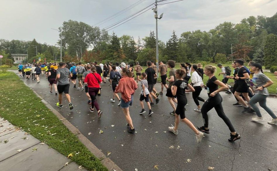 Фото з пробіжки за Героїв з «Азовсталі». Фото: Лілія Гончарук, Суспільне