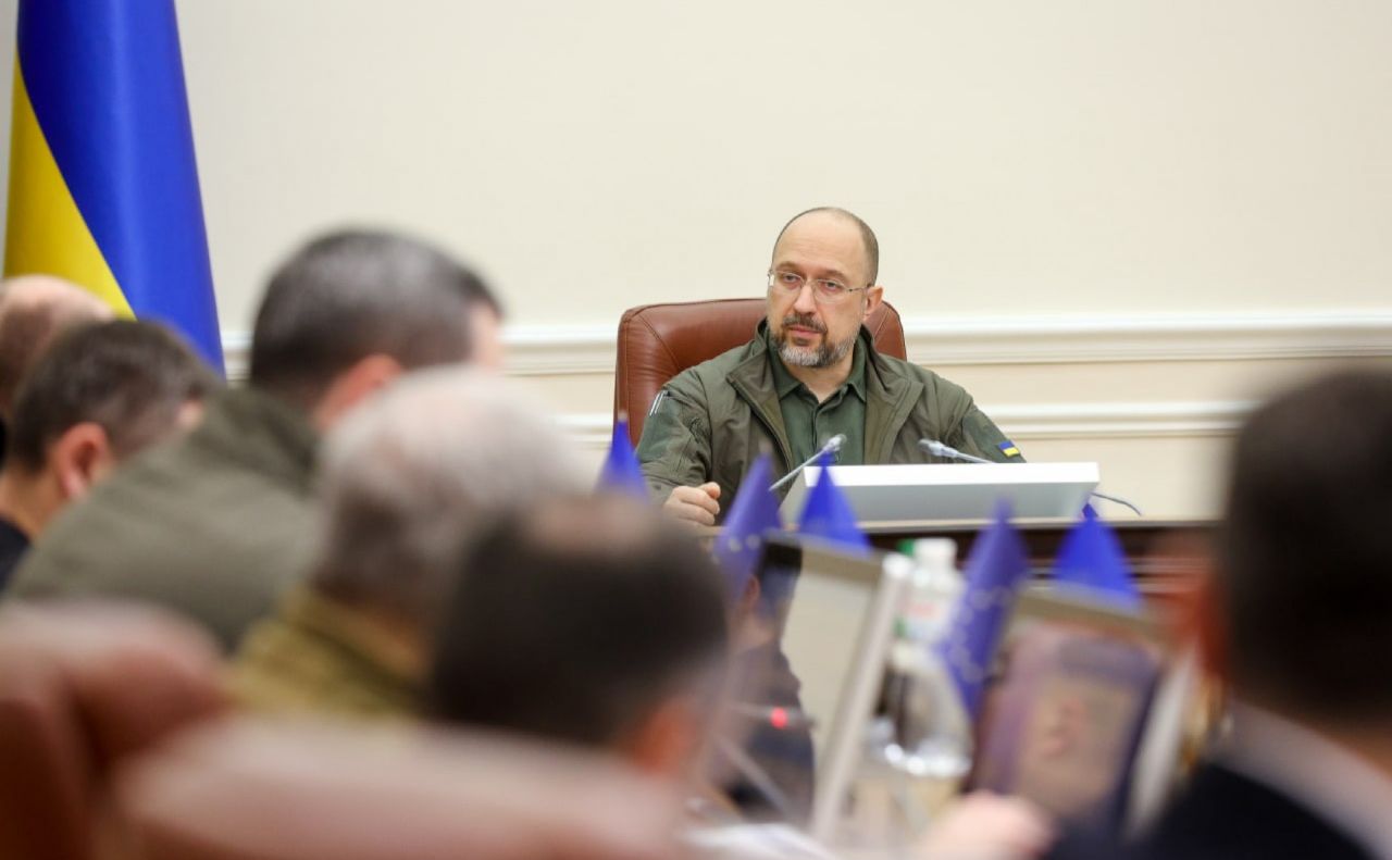 За словами прем’єра, ремонтні бригади працюють на повну потужність. Фото: пресслужба Кабміну