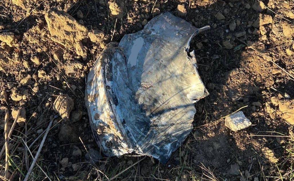 Фрагмент російської збитої ракети. Фото: Поліція Київської обалсті