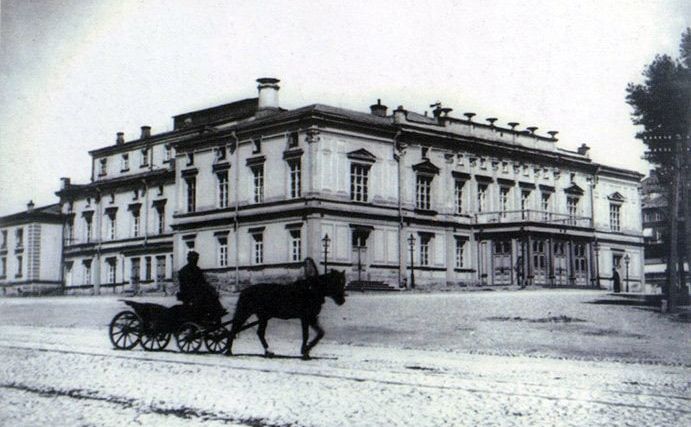 В той час трупа працювала в приміщенні Другого Міського театру. Фото з відкритих джерел