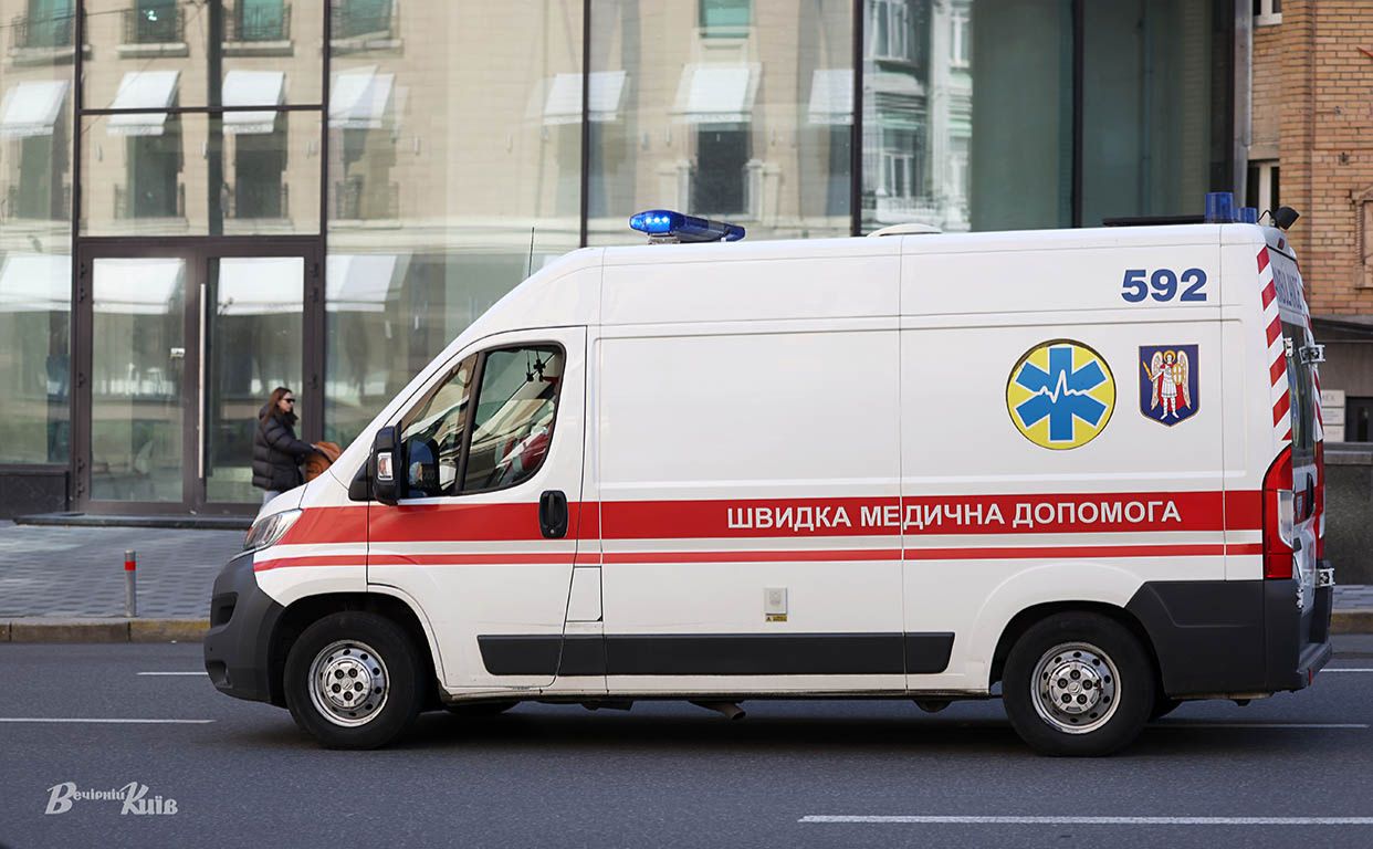 Крім номеру 103 є нихка інших способів викликати швидку. Фото: Борис Корпусенко
