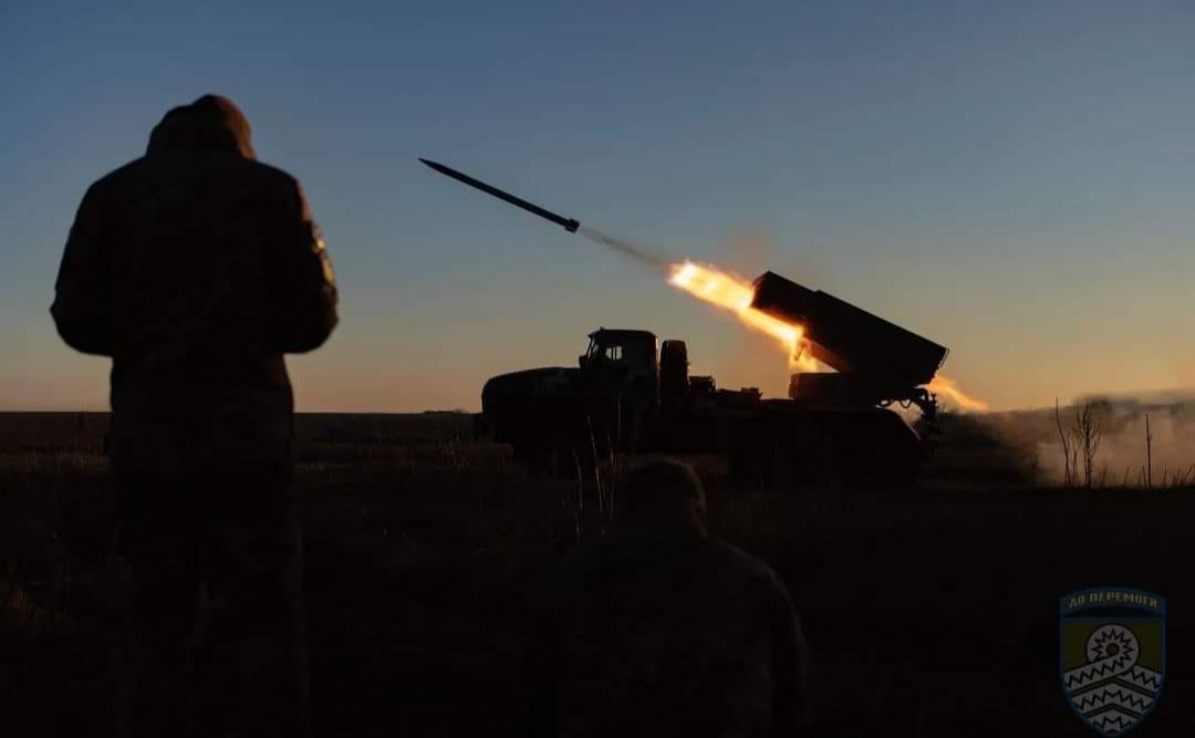 Українські ракетні війська та артилерія завдають ударів підрозділам рф на тимчасово окупованих територіях. Фото: Генштаб