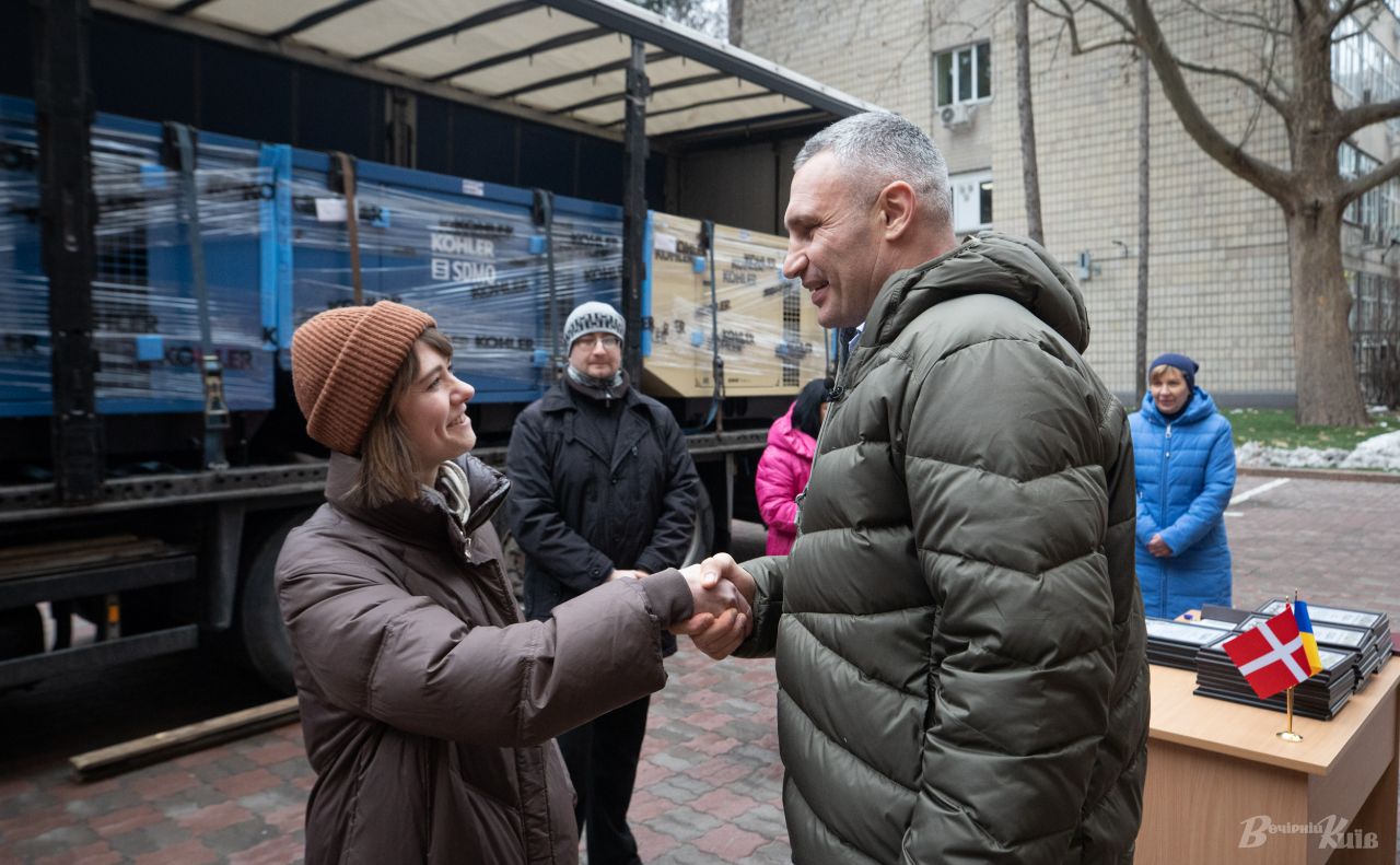 Виконувачка обов’язків Посла Королівства Данія в Україні Кароліне Ліхтенберг та мер Києва Віталій Кличко. Фото: Олексій Самсонов