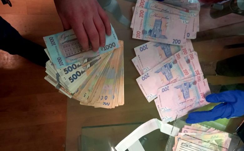 Столичні оперативники вилучили кошти, вкрадені зловмисницями. Фото: Поліція Києва
