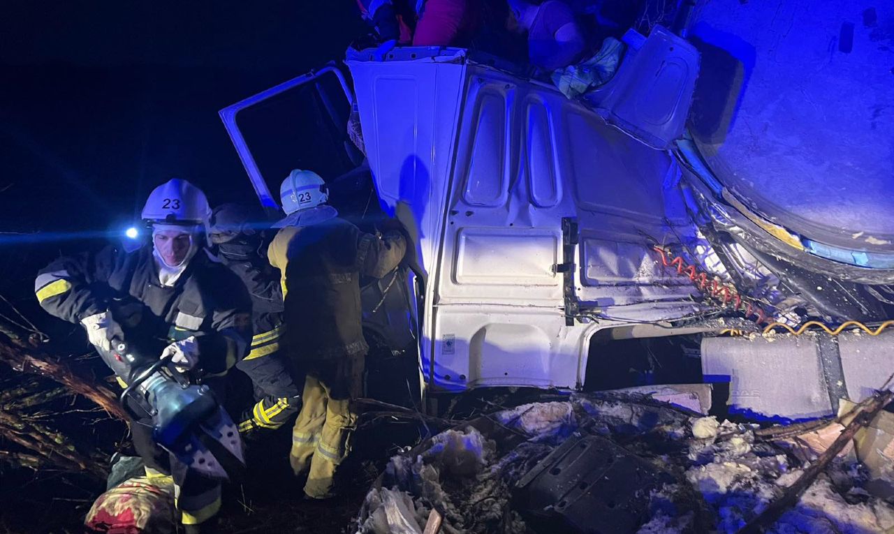 Чоловіка госпіталізували до лікарні. Фото: ГУ ДСНС у Київській області
