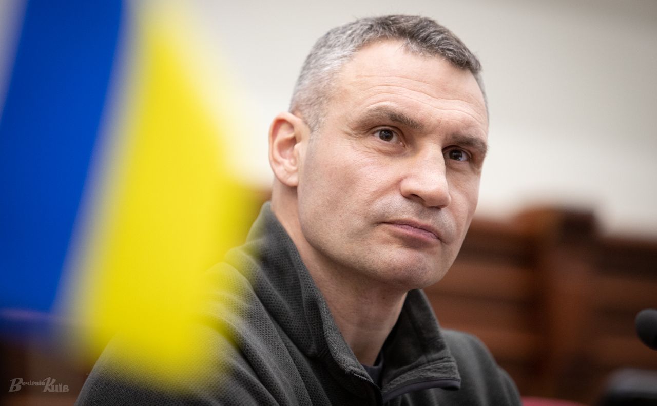 Мер столиці інформує про вибухи та ситуацію на місцях. Фото: Олексій Самсонов