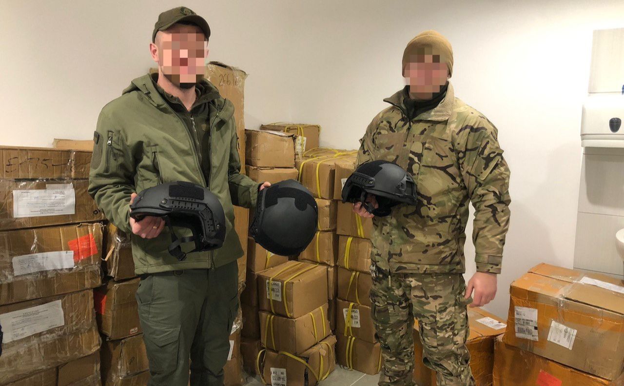 У прокуратурі віддали військовим захисне спорядження. Фото: Київська міська прокуратура