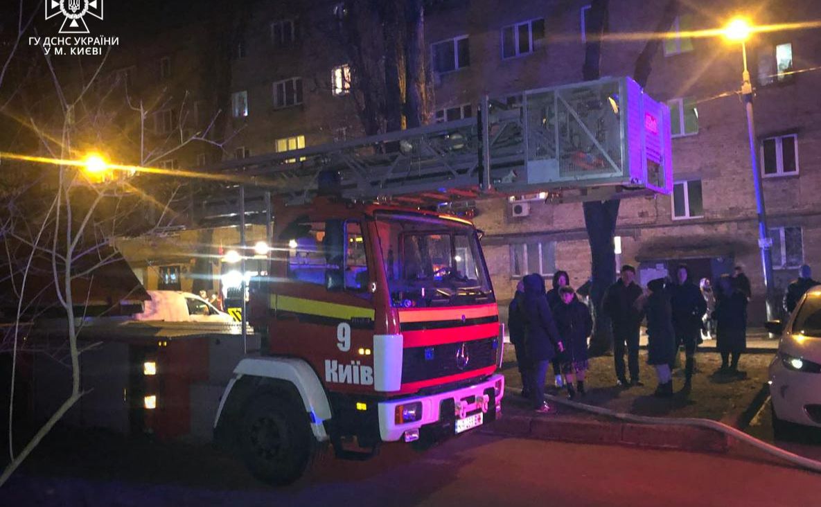 У Святошинському районі сталася пожежа. Фото: ДСНС