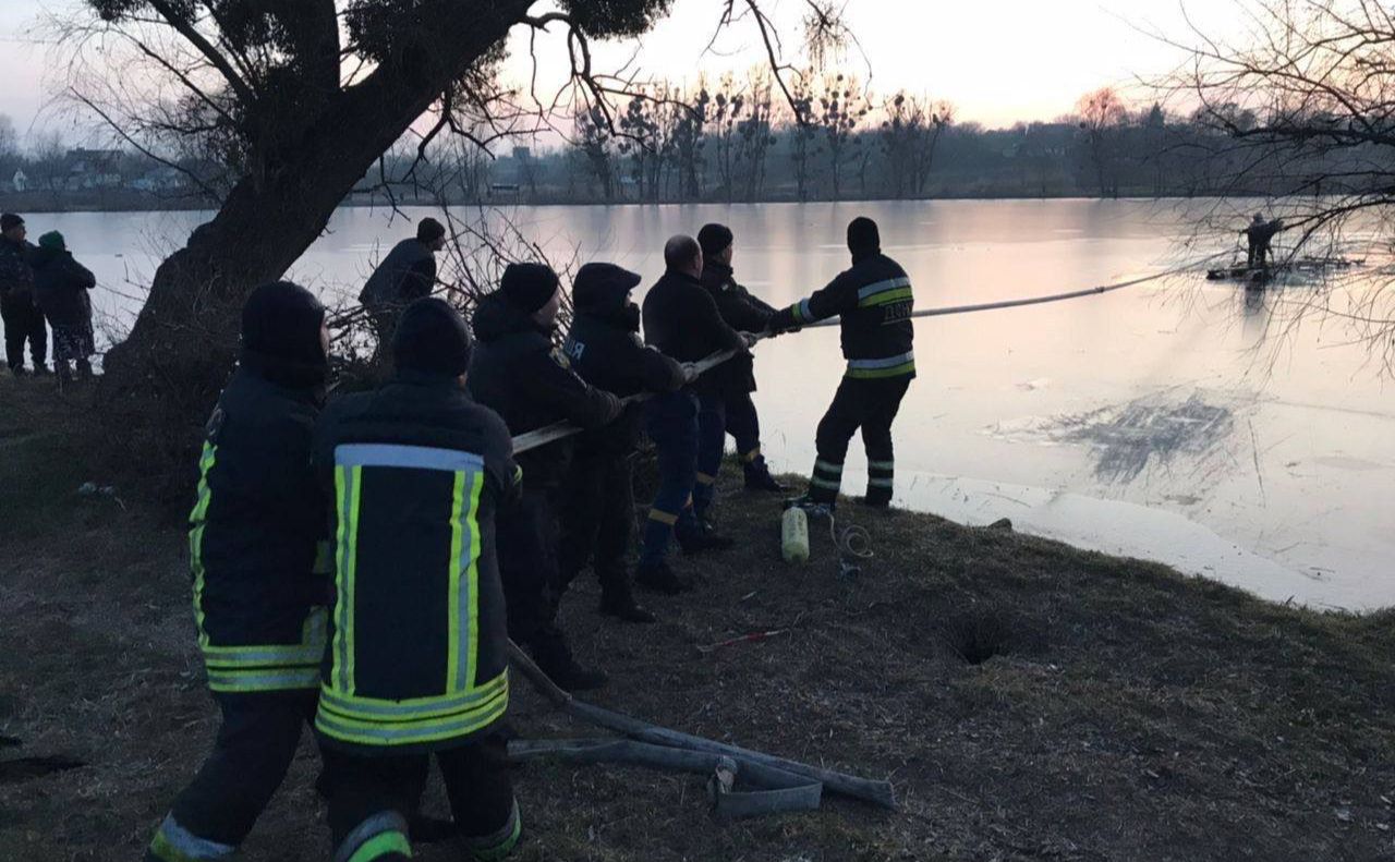Діти опинилися посеред річки. Фото: Telegram/Нєбитов