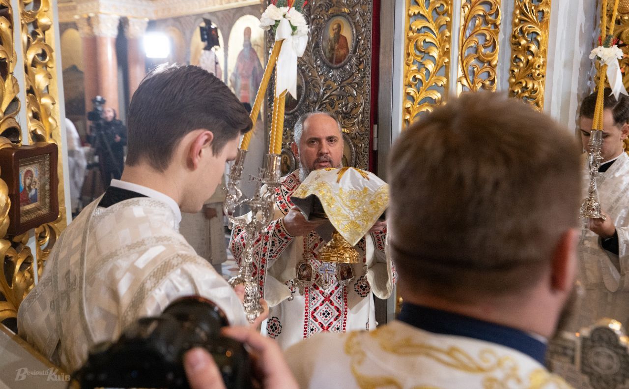 Блаженніший митрополит Київський і всієї Русі під час літургії в Успенському соборі. Фото: Олексій Самсонов