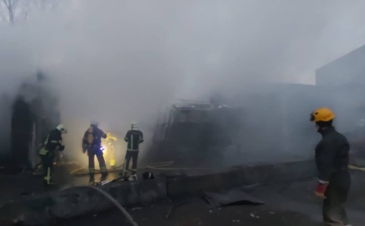 У Солом’янському районі горіла одноповерхова будівля