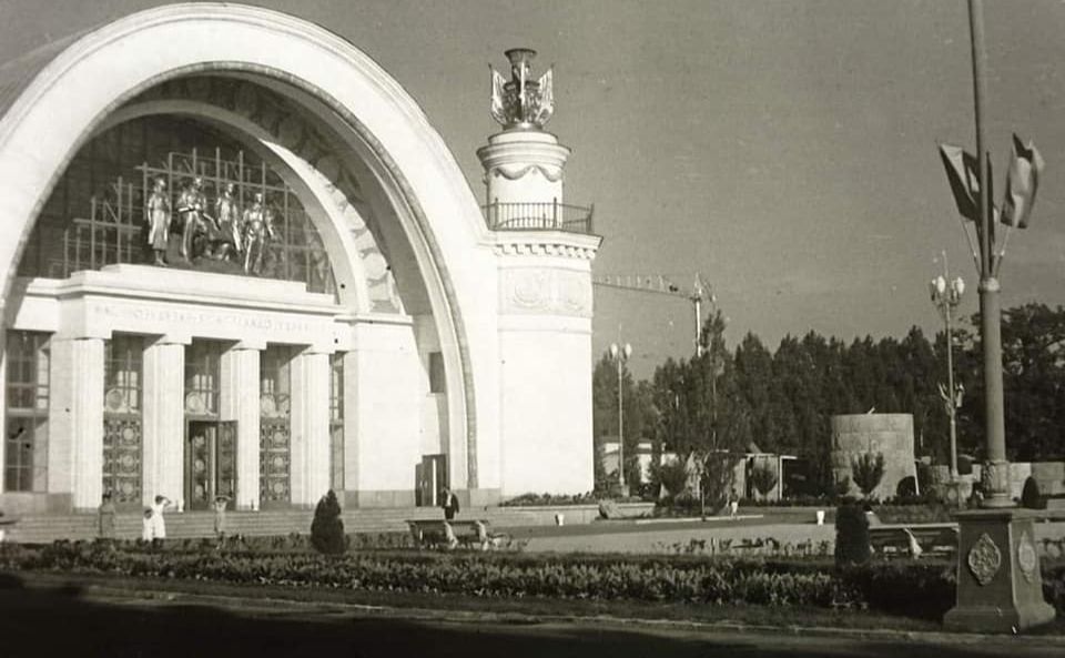 ВДНГ на світлині Бориса Ведернікова. Фото з відкритих джерел