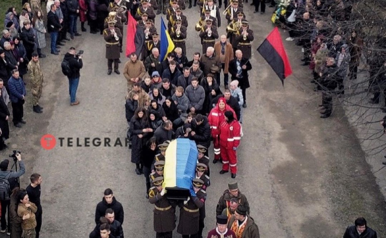 У селі Бовшів прощаються з Дмитром Коцюбайлом. Фото: Ян Доброносов, Телеграф