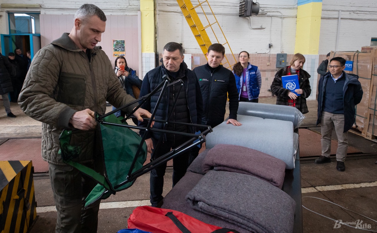 Київський метрополітен отримав міжнародну гуманітарну допомогу. Фото: Олексій Самсонов