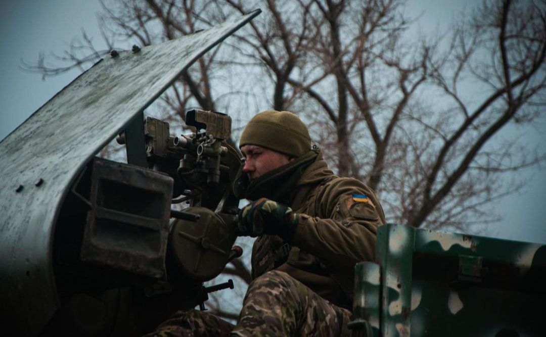 Українські гармати б’ють ворога 24/7. Фото: ОП