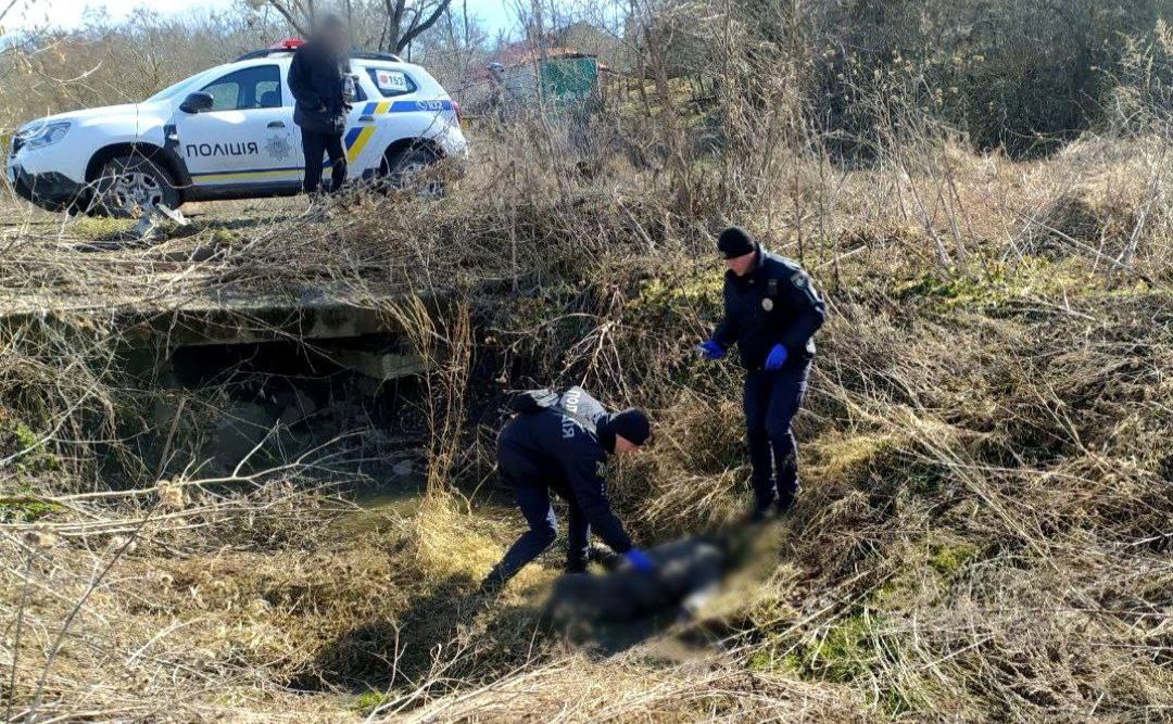 Правоохоронці встановлюють особу загиблої. Фото: поліція Київщини