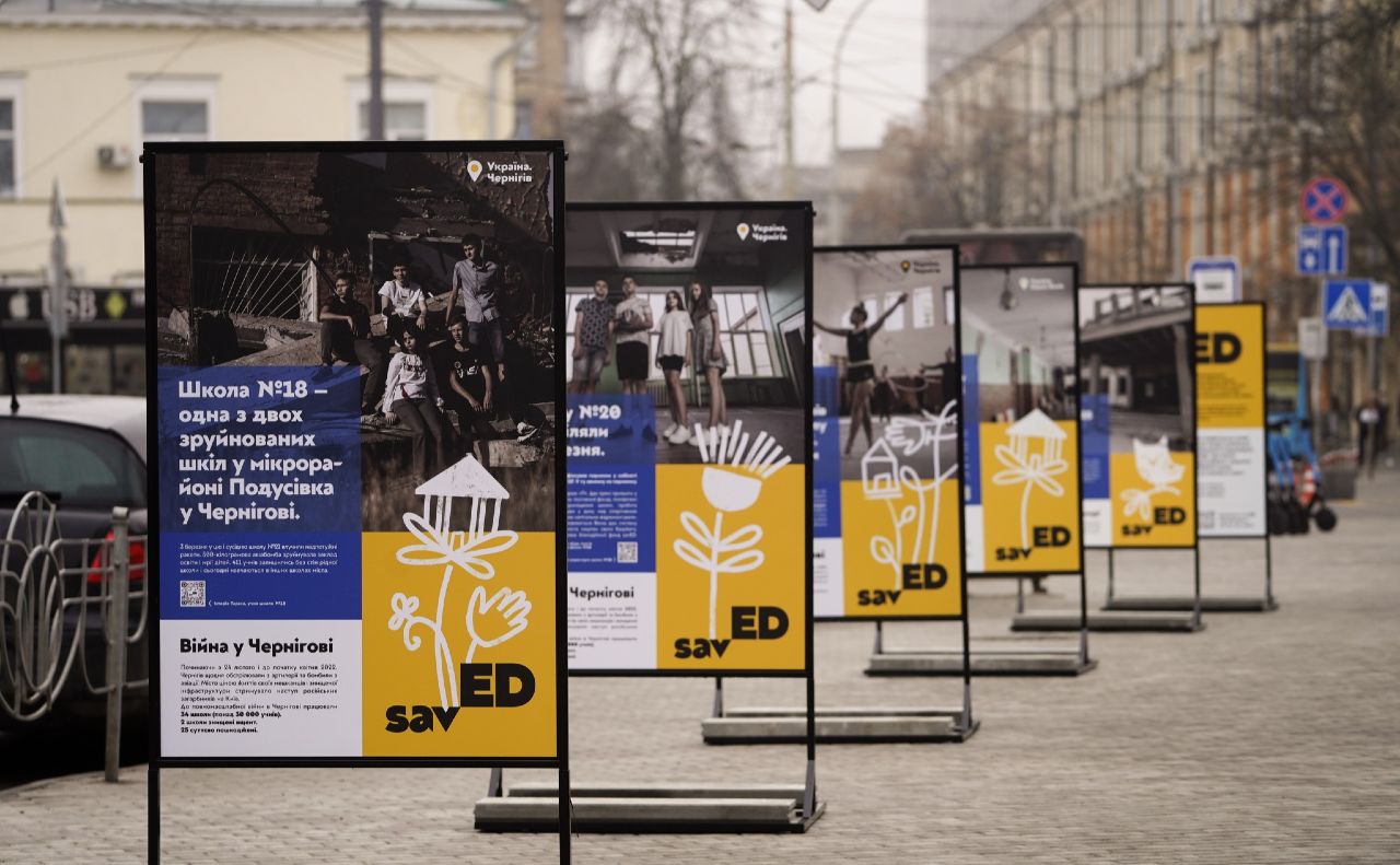 Під час війни в Україні постраждало майже 3 тисячі закладів освіти. Фото: БФ savED.