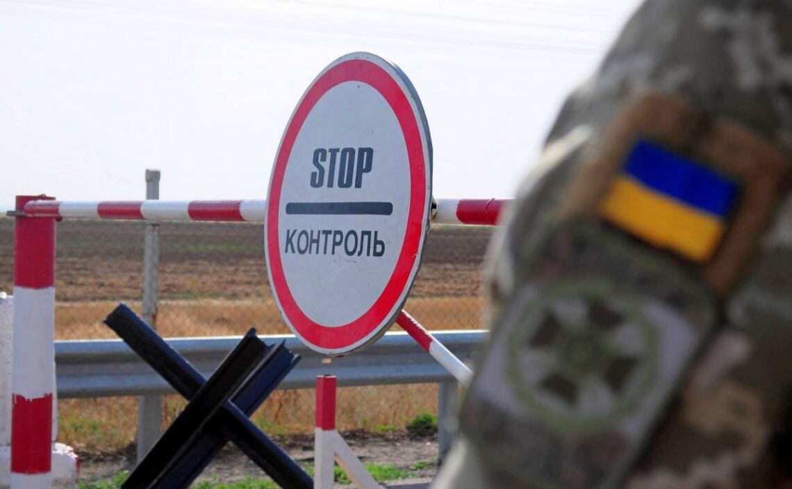 Система для виїзду водіїв-волонтерів використовувалась корупціонерами. Фото ілюстративне: з відкритих джерел