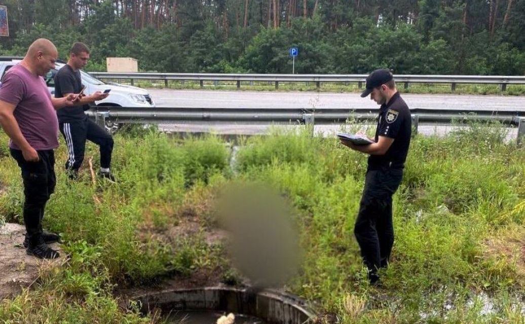 Тіло Авдєєва росіяни кинули в каналізаційний колодязь. Фото: Нацполіція