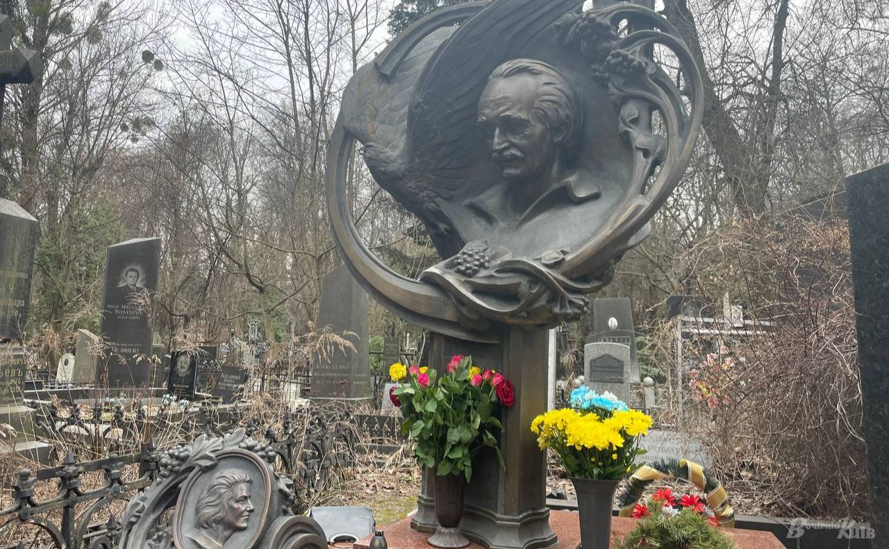 Могила В’ячеслава Чорновола на Байковому цвинтарі. Фото: Тетяна Асадчева