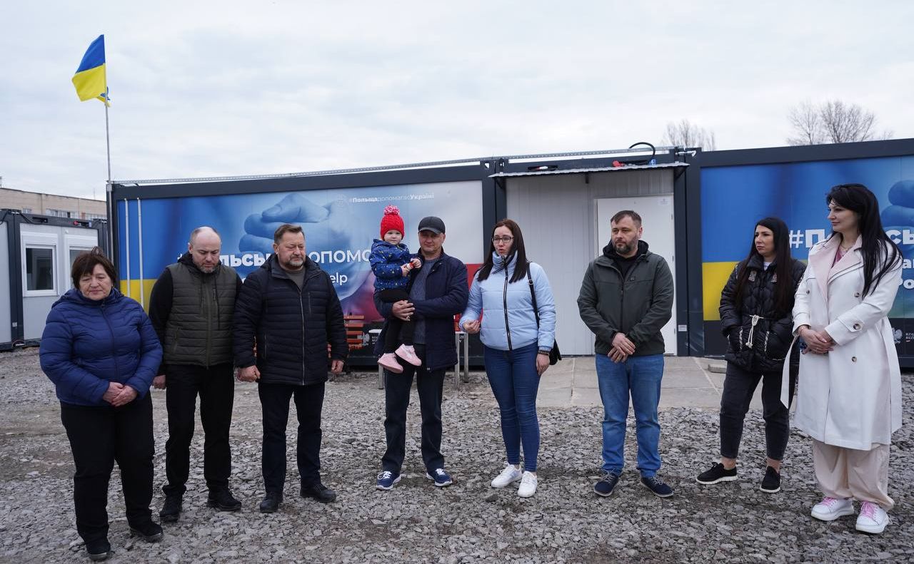 Біля модульного містечка. Фото: КОВА