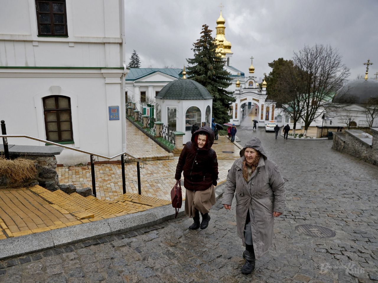 УПЦ МП не збирається виселятися з Лаври 29 березня. Фото: Борис Корпусенко