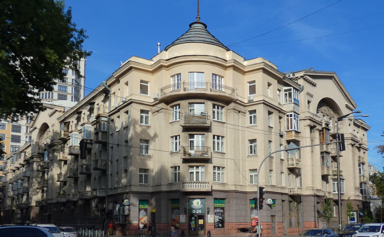 Двокімнатною квартирою заволоділи шахраї. Ілюстративне фото будинку на вулиці Грушевського