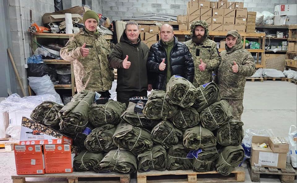 Необхідні бійцям речі привезли зі столиці. Фото: фб-сторінка Тараса Криворучка
