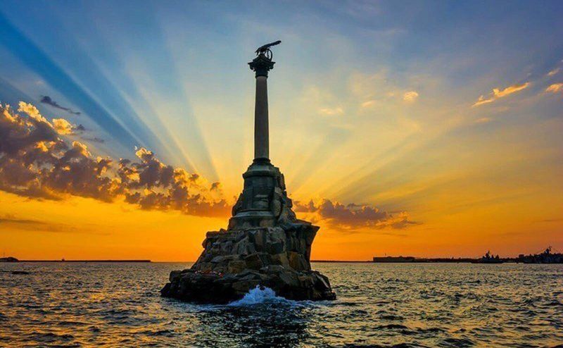 Символ Севастополя — пам’ятник затопленим кораблям. Фото: Валерій Беспалько