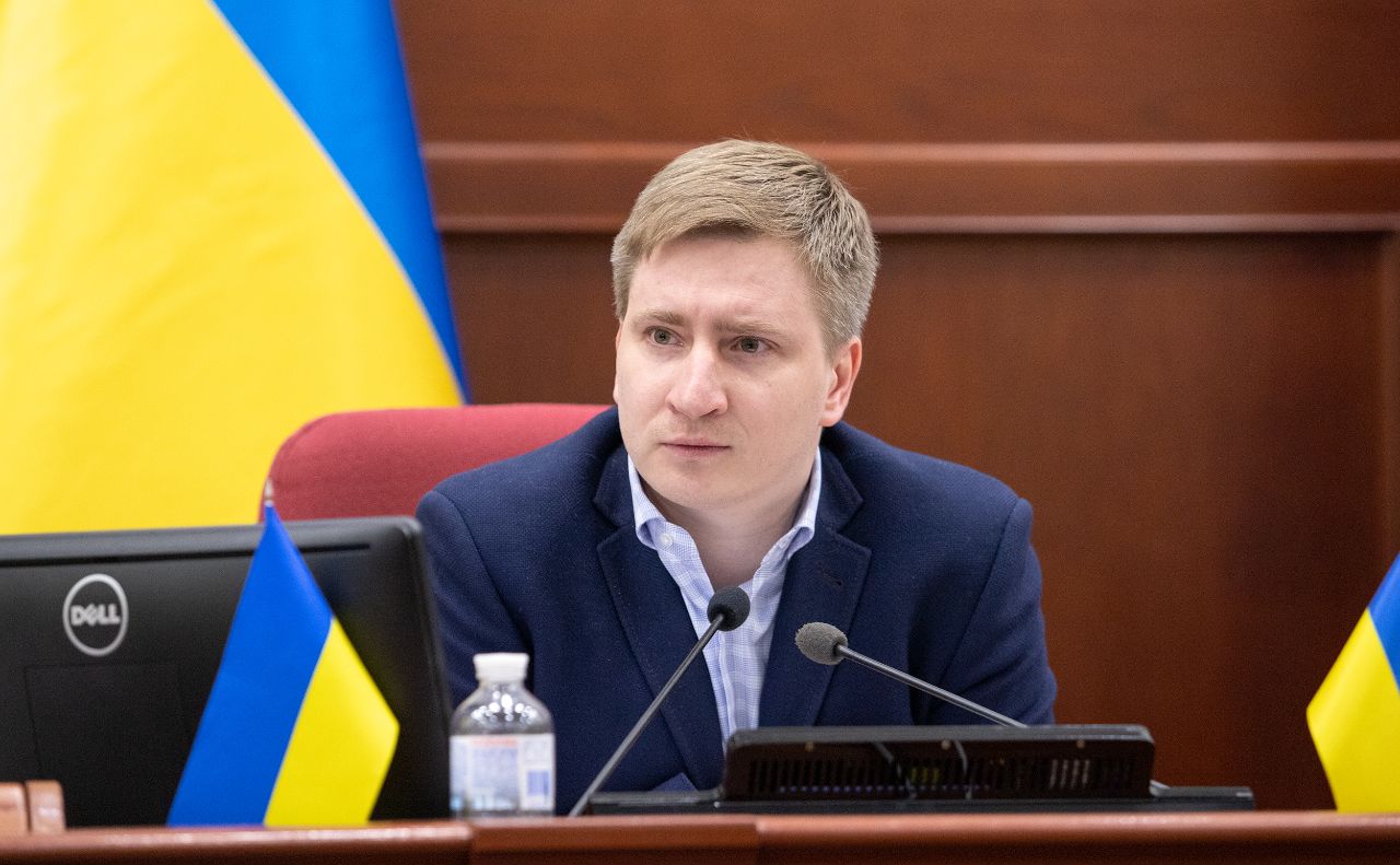 Заступник міського голови — секретар Київради Володимир Бондаренко закрив засідання. Фото: Михайло Криволапов