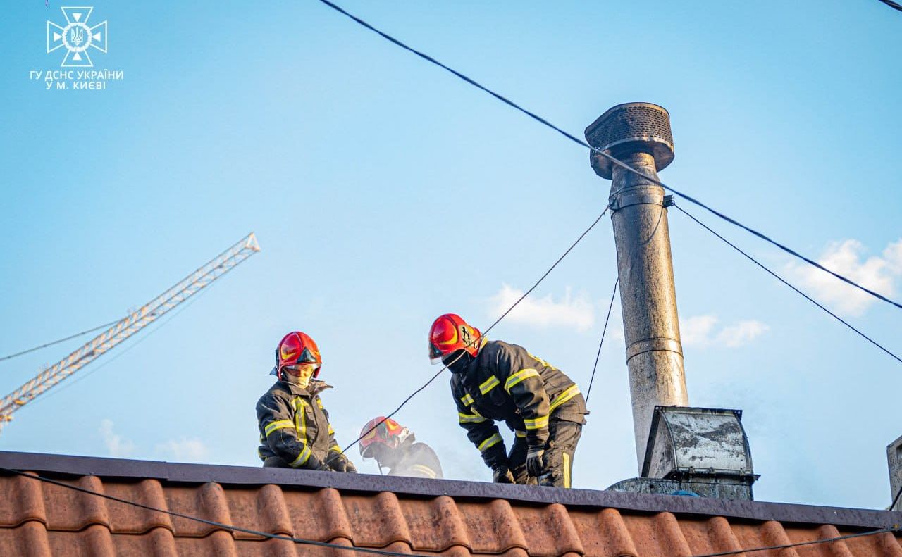 Загорілася система вентиляції. Фото: ГУ ДСНС України у місті Києві