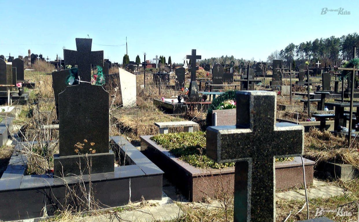 «Проводи» на цвинтарях столиці пройшли у вихідні спокійно. Фото: «Вечірній Київ»