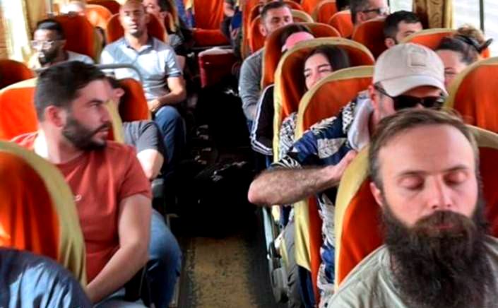 Врятованих ГУР Міноборони людей вивозять з Хартуму. Фото: ГУР