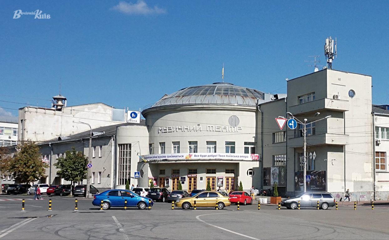 Театр розташований у серці міста, на Подолі. Фото: Борис Корпусенко
