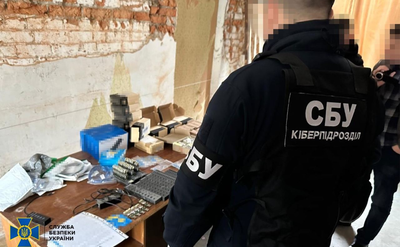 Девʼять ботоферм у різних містах України знешкодили. Фото: СБУ