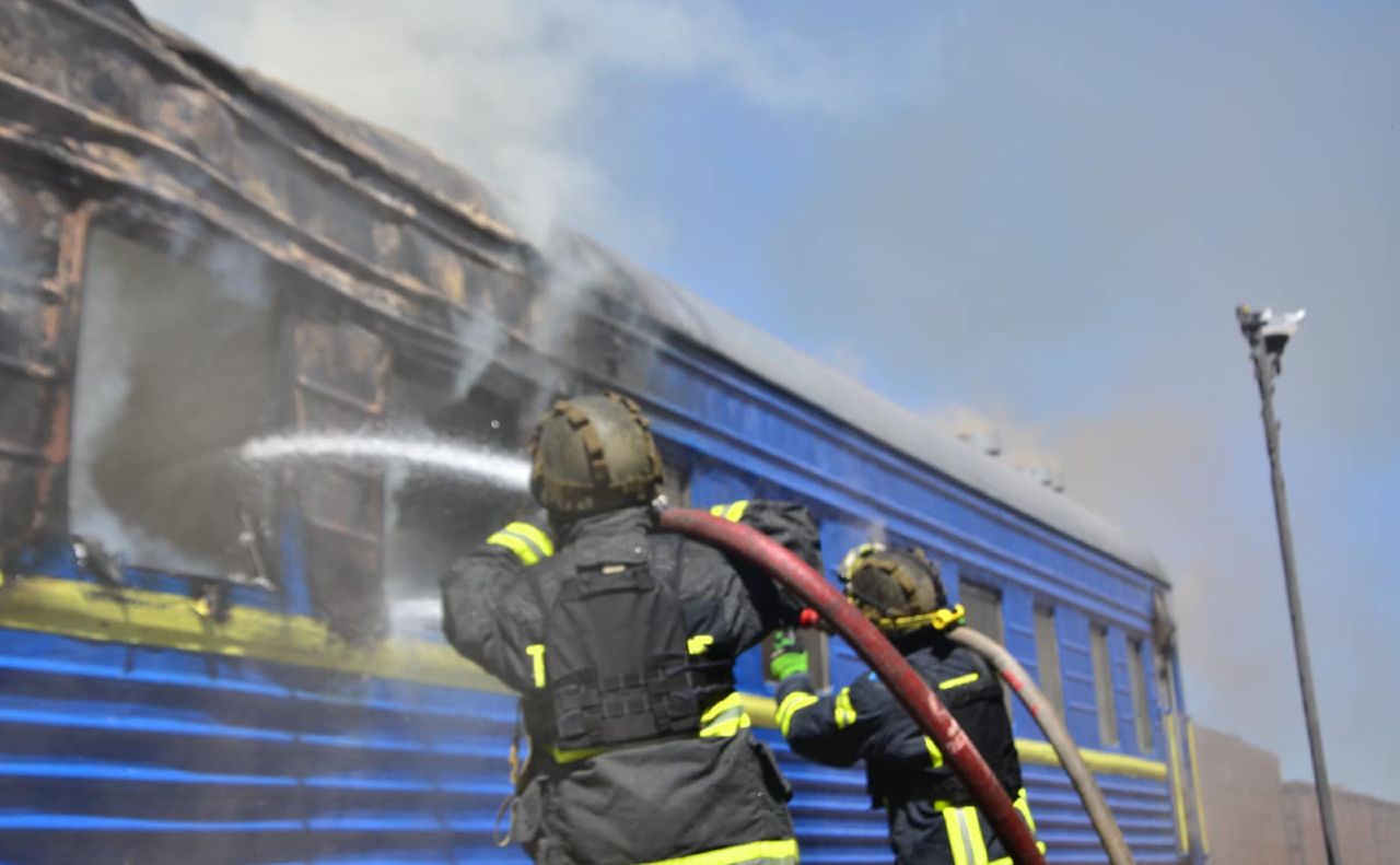 Рятувальники на місці події. Фото: ДСНС у Херсонській області
