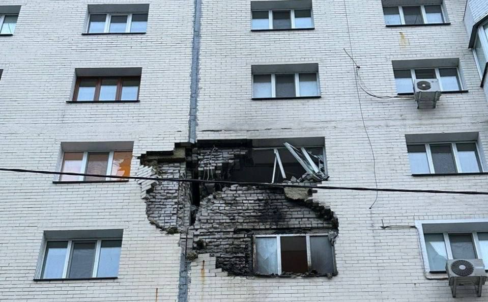 Такий вигляда мають пошкоджені квартири в Українці зовні. Фото: Поліція Київської області