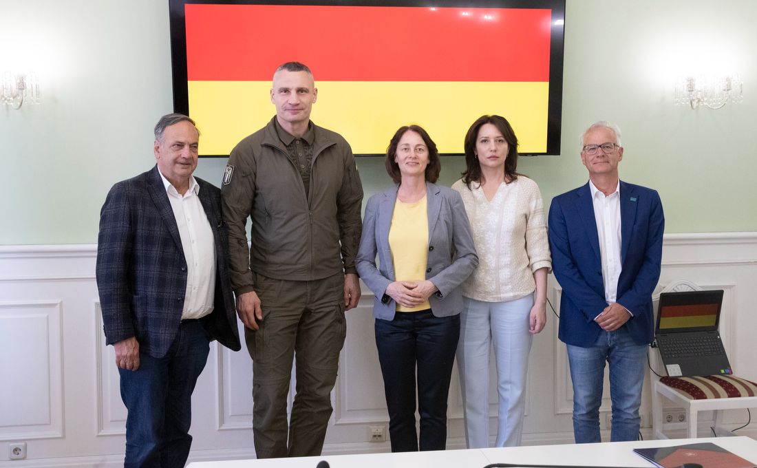 Віталій Кличко, Марина Хонда з представниками Спілки Робітничих Самаритян Німеччини. Фото: О.Самсонов