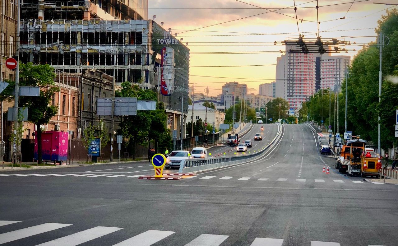 На перехресті з вулицею Жилянською зробили острівець безпеки. Фото: Київавтодор