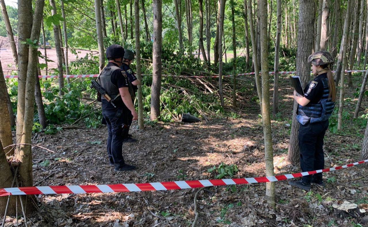 на місце події викликали піротехніків ДСНС. Фото: поліція Київщини