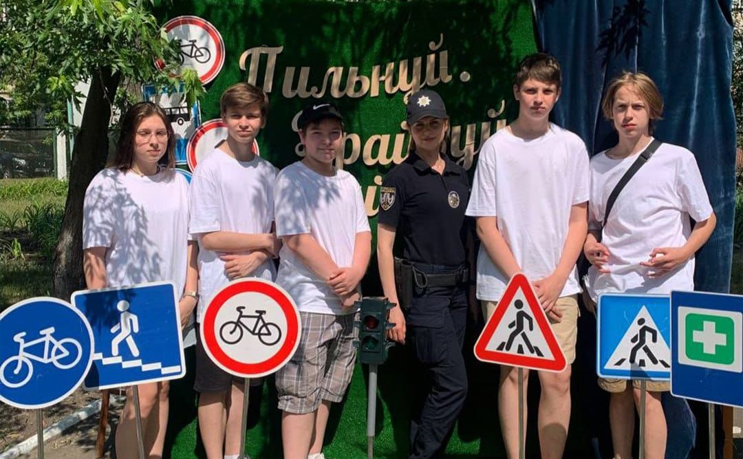 Під час змагань відтворюють дорожню розмітку та встановлюють спеціальні знаки. Фото: Патрульна поліція Києва