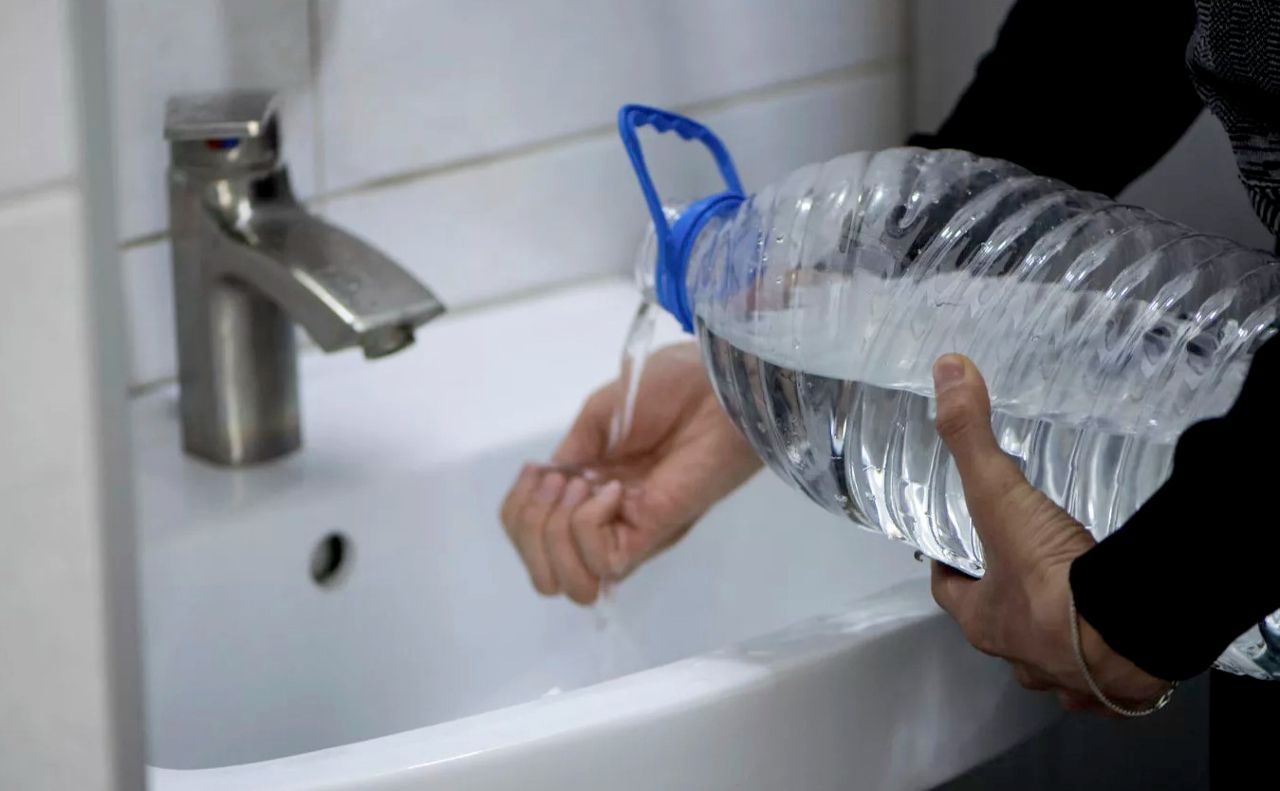 Мешканці можуть набрати води в цистерні. Фото з відкритих джерел
