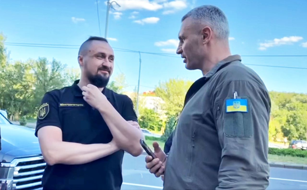 Олександр Камишін та Віталій Кличко. Скрин відео