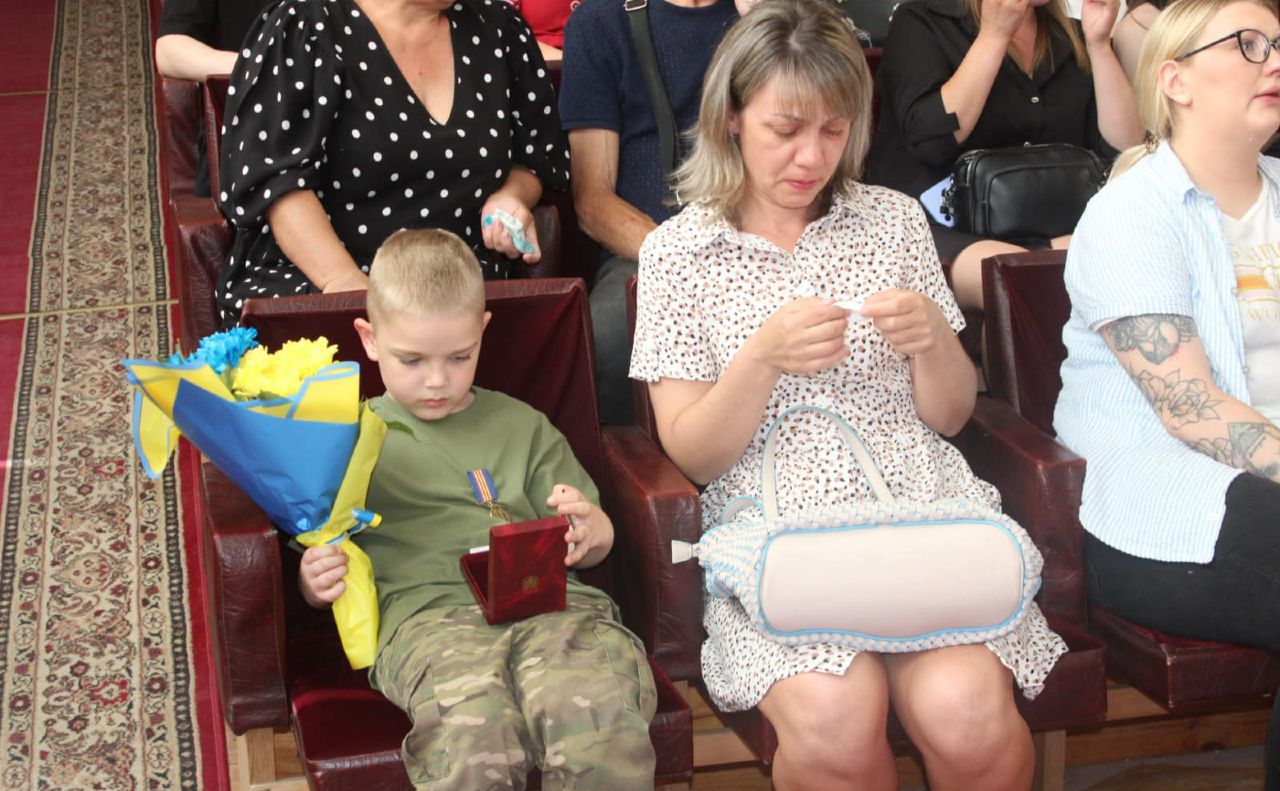 Нагородження родин загиблих захисників у Дарницькому районі Фото: Дарницька РДА